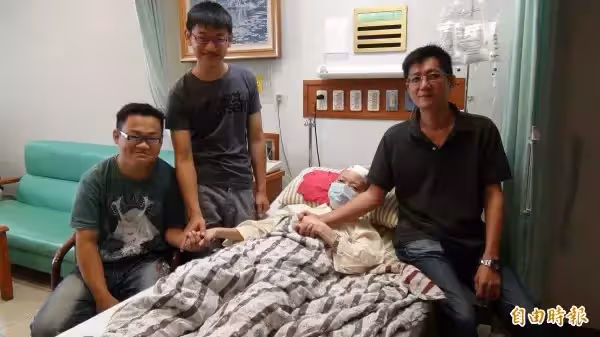 「憑感應認出」器捐少年父母!受贈者「代盡孝道9年」:早當親生父母 乾媽過世後「仍帶妻小悼念感恩」