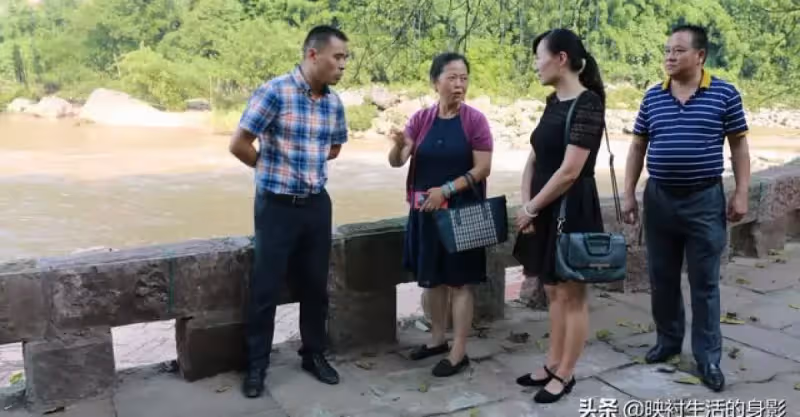 父母將拆遷款給了兒子，卻因為借了女兒20萬，父母要女兒贍養他們