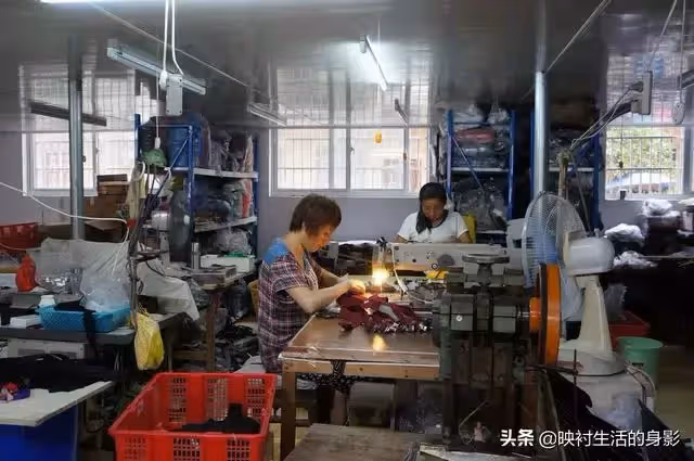 父母將拆遷款給了兒子,卻因為借了女兒20萬,父母要女兒贍養他們