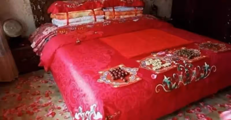 婚前在婆家留宿，和小姑子同住一晚，婆婆以此為由要降10萬彩禮