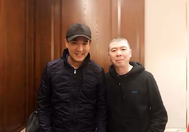 前TVB人氣小生定居北京十餘年，拍拖三天便認定太太為終身伴侶