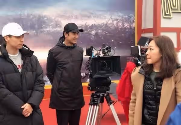 前TVB人氣小生定居北京十餘年,拍拖三天便認定太太為終身伴侶