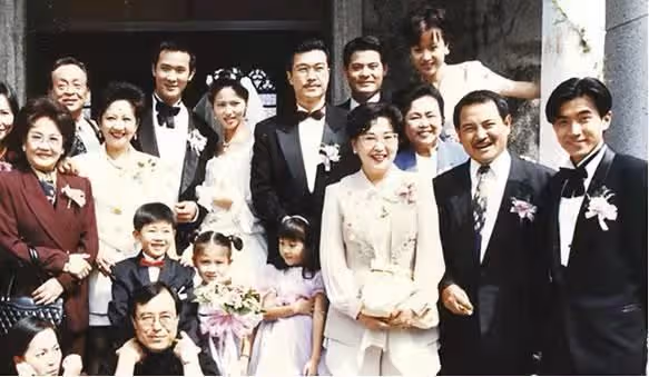 前TVB人氣小生定居北京十餘年,拍拖三天便認定太太為終身伴侶