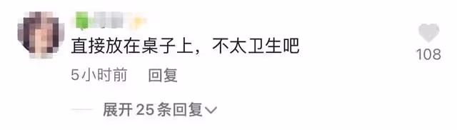 李勤勤回家過年,頭髮雜亂成鳥窩,用手抓菜往嘴裡放被指不衛生