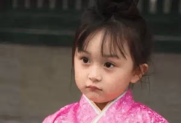 你還記得被全網禁止整容的小羋月嗎?6年過去了,現在長成這般模樣