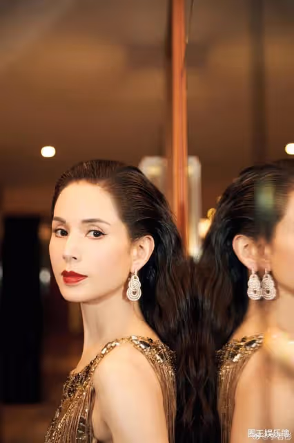 李若彤大曬春節美照,氣場全開,手寫毛筆字祝福,誠意十足