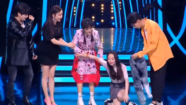 「嘴笨黛玉」蔣夢婕:得罪李少紅被索賠千萬,只為跪倒在謝娜身旁