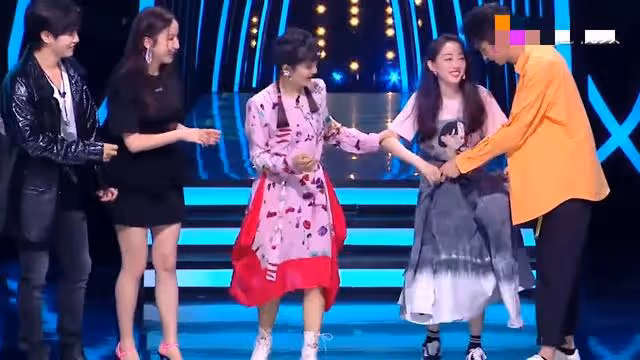 「嘴笨黛玉」蔣夢婕:得罪李少紅被索賠千萬,只為跪倒在謝娜身旁