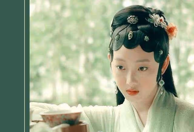 「嘴笨黛玉」蔣夢婕:得罪李少紅被索賠千萬,只為跪倒在謝娜身旁