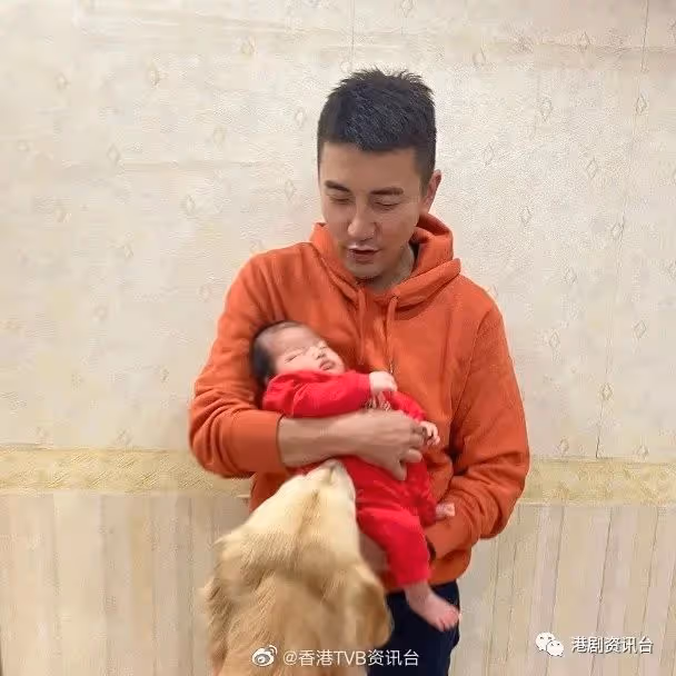 朱晨麗與白雲劉溫馨影紅賀年相!洪永城第一次以父親身份過年