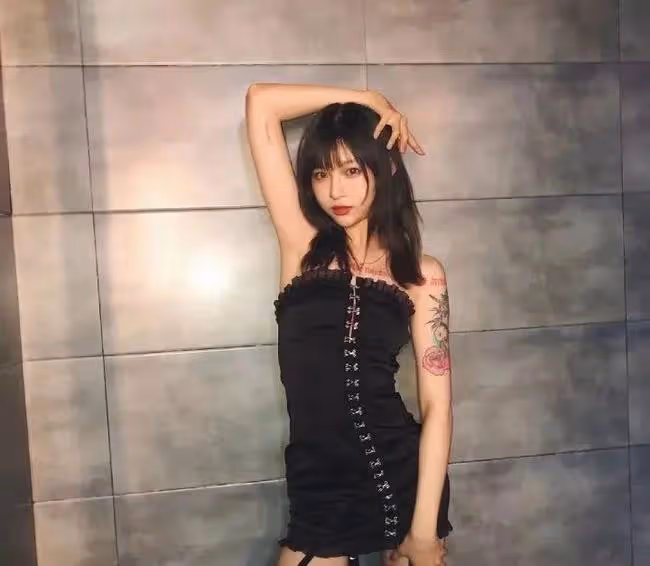 「機車女神」痞幼,家世惹人猜測?