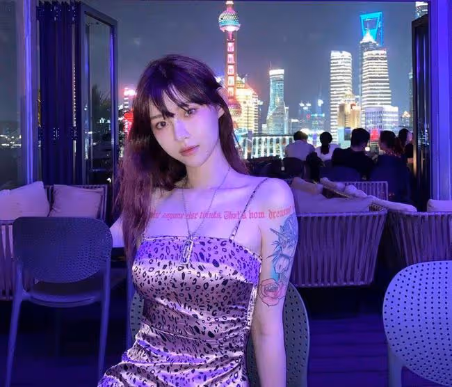 「機車女神」痞幼,家世惹人猜測?