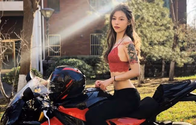「機車女神」痞幼,家世惹人猜測?