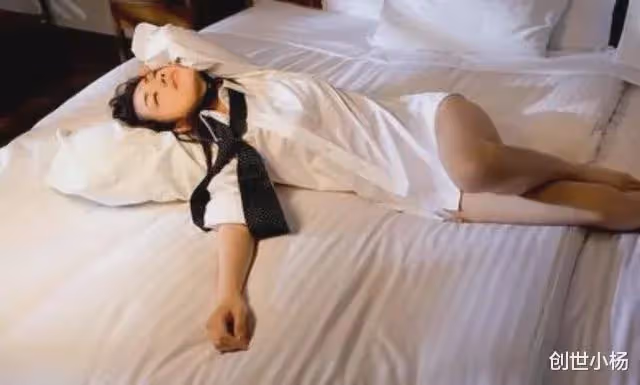 她是90年代公認美女,年輕時美若天仙,可惜也無法抵擋歲月的痕跡