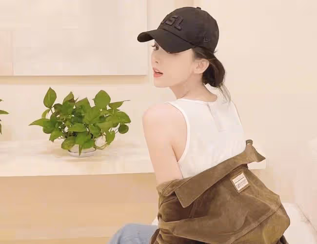 古力娜扎瘦下來真好看，穿背心秀曲線美，連背影都令人心動