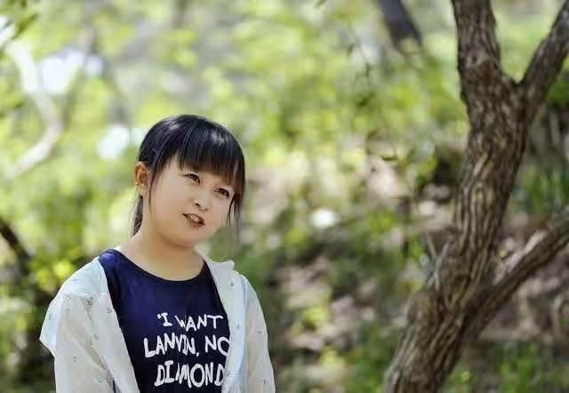 「最丑明星」朱潔：身高1米28，卻嫁給了愛情，讓全網羨慕