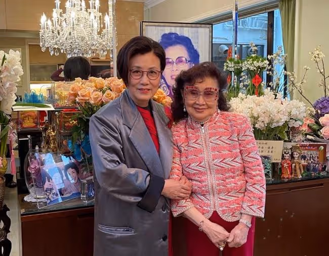 93歲藝術家德高望重,汪明荃姜大衛等輪流來拜年,眾星雲集太熱鬧