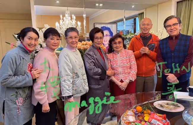 93歲藝術家德高望重,汪明荃姜大衛等輪流來拜年,眾星雲集太熱鬧