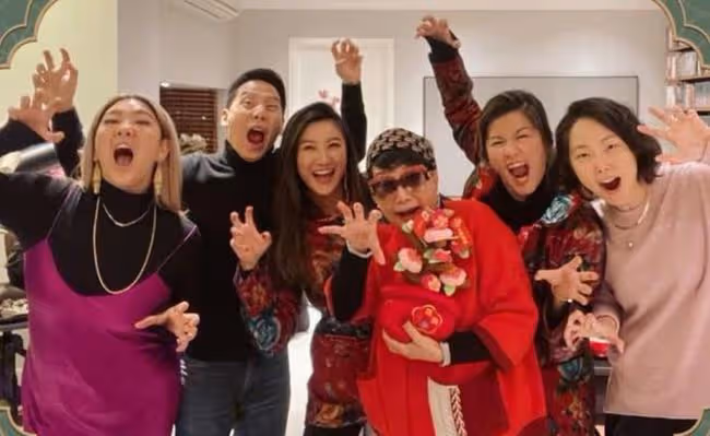 93歲藝術家德高望重,汪明荃姜大衛等輪流來拜年,眾星雲集太熱鬧
