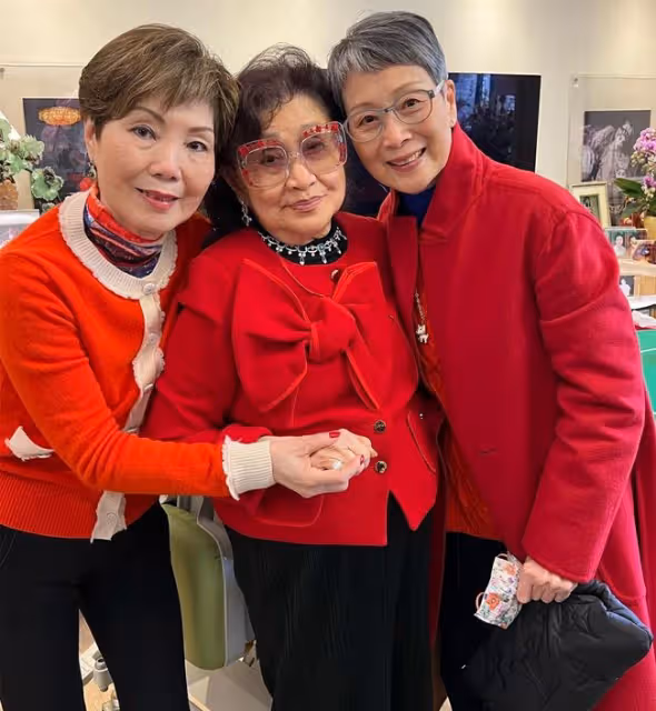 93歲藝術家德高望重,汪明荃姜大衛等輪流來拜年,眾星雲集太熱鬧