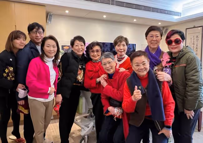 93歲藝術家德高望重,汪明荃姜大衛等輪流來拜年,眾星雲集太熱鬧