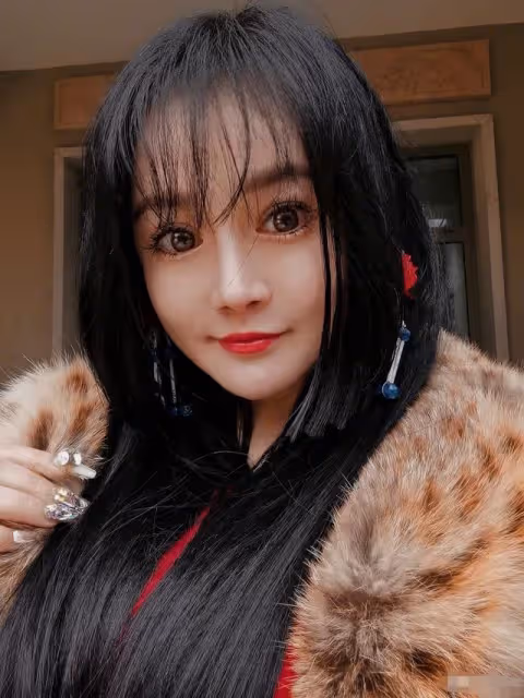 鄒市明妻子曬照大變樣!睫毛過長似蜘蛛腿,自拍照被指太嚇人