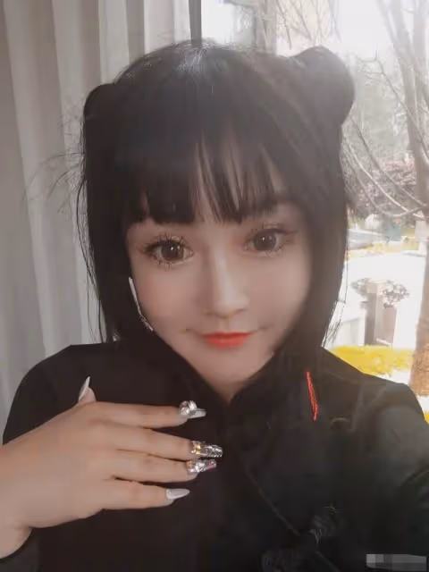 鄒市明妻子曬照大變樣!睫毛過長似蜘蛛腿,自拍照被指太嚇人