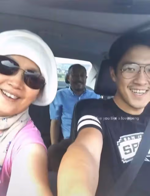 呂麗萍和三婚老公美國過年！素顏憔悴秀恩愛，孫海英大笑鬍子拉碴