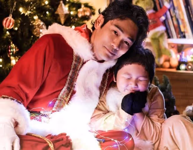 杜德偉一家拜年,小24歲嬌妻戴翡翠顯貴氣,5歲兒子穿唐裝太可愛