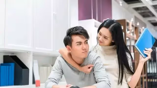 「兒子,管管你媳婦,我住院了她還去旅遊」「媽,她不是外人嗎」