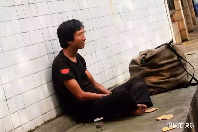 大學生到北京投靠有錢的親戚,卻被趕出來:人窮,就不要走親戚