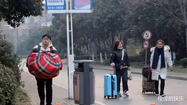 大學生到北京投靠有錢的親戚,卻被趕出來:人窮,就不要走親戚