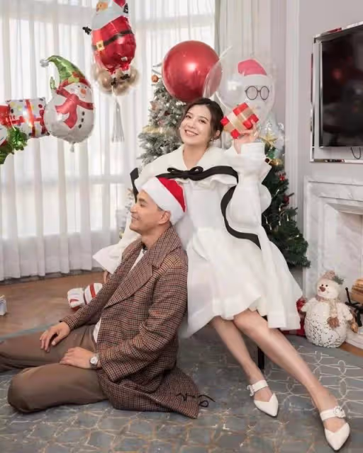 TVB視帝曬新春全家福,女兒可愛有表演天賦,老婆連月遮肚孕味足
