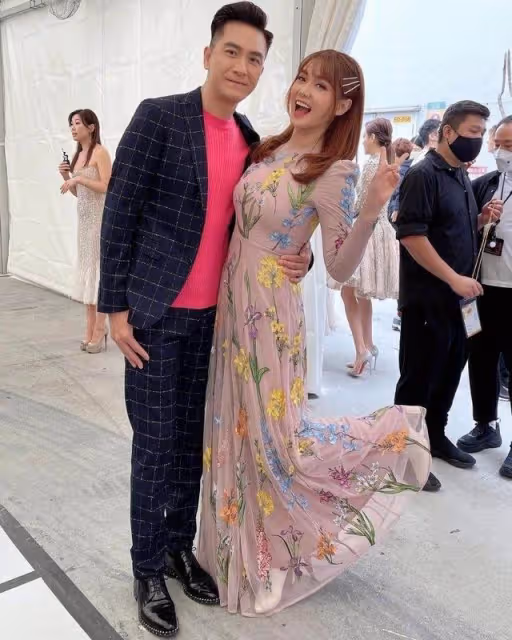 TVB上位小花曬賀年短片,一個舉動被網友質疑心急嫁人氣視帝