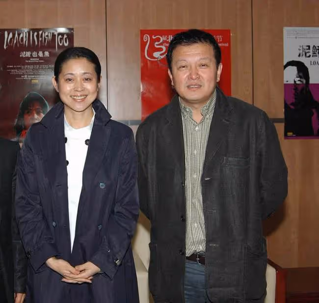 倪萍回青島娘家過年！與90歲老母親長相似複製粘貼，老宅內景曝光