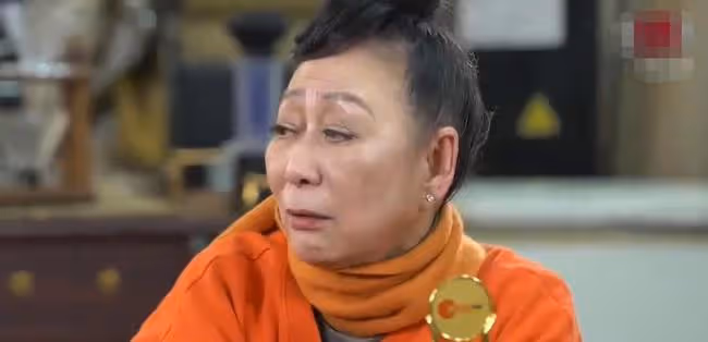 「梅超風」黃文慧雙下巴連脖子,71歲未婚未育,視劉德華為親兒子