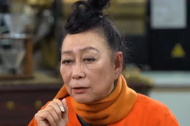 「梅超風」黃文慧雙下巴連脖子,71歲未婚未育,視劉德華為親兒子