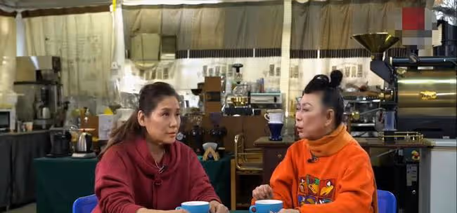 「梅超風」黃文慧雙下巴連脖子,71歲未婚未育,視劉德華為親兒子