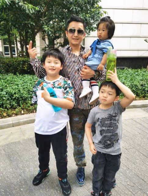 鄒市明嬌妻瘋狂示愛,濃妝再引爭議!親自下場解釋:我沒時間整容