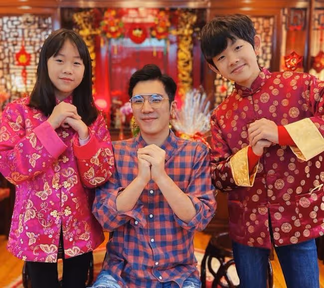 姜大衛兒子曬照慶新年,曹永廉子女穿唐裝,豪宅曝光裝修古色古香