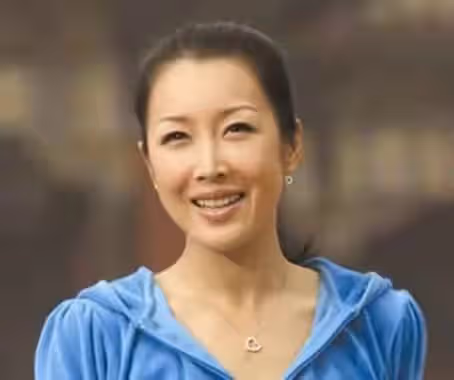 50歲孫悅登央視晚會!穿緊身短裙大秀美腿,皮膚緊緻被贊容顏不老