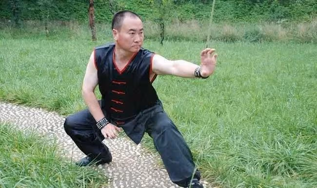 「三無演員」釋小龍,一名童星的娛樂圈墮落史