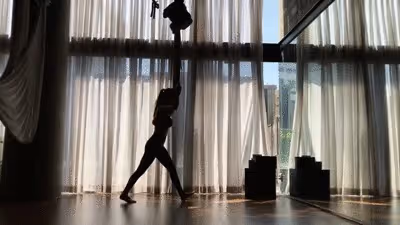 53歲童顏牙醫比基尼私照曝光,女兒:看到媽媽的身材照差點暈過去......