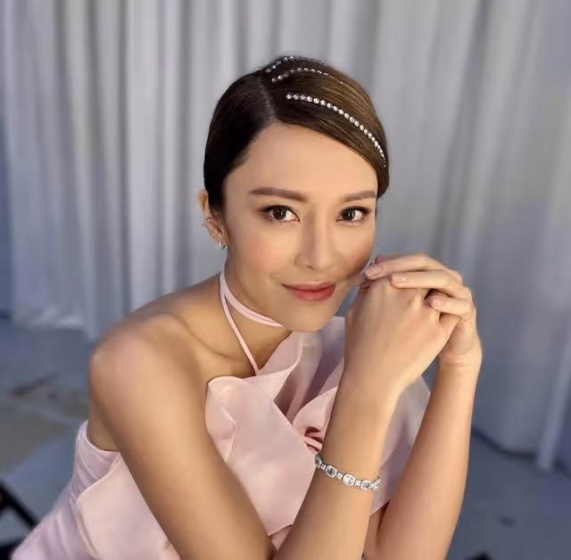 又一TVB著名女星自曝曾確診！已打完疫苗，在國外參加婚禮時感染