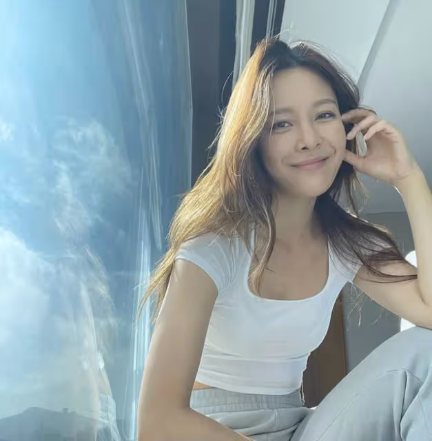 又一TVB著名女星自曝曾確診！已打完疫苗，在國外參加婚禮時感染