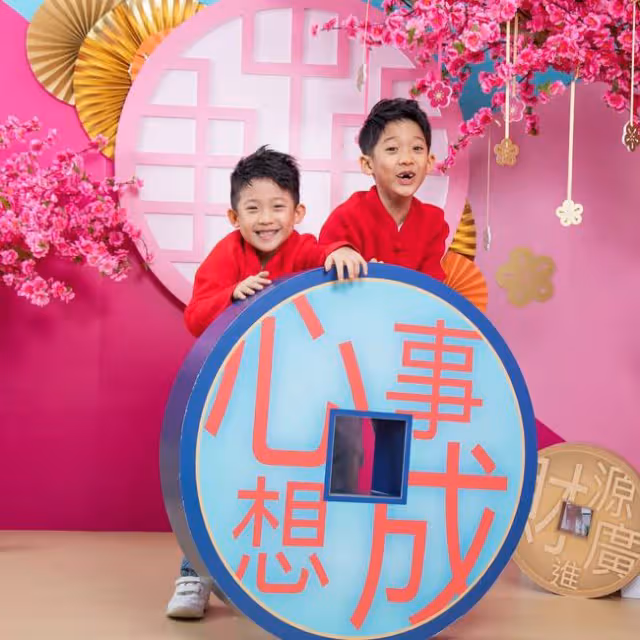 10位港姐齊曬全家福!陳茵媺與3子女如複製,周家蔚兒子顏值高