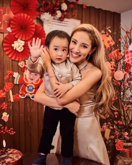 10位港姐齊曬全家福!陳茵媺與3子女如複製,周家蔚兒子顏值高
