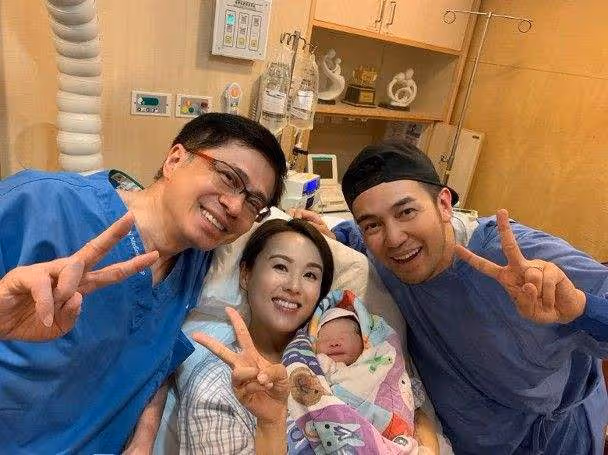 10位港姐齊曬全家福!陳茵媺與3子女如複製,周家蔚兒子顏值高