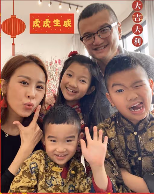 10位港姐齊曬全家福!陳茵媺與3子女如複製,周家蔚兒子顏值高