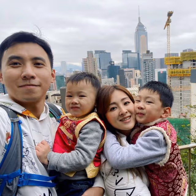 10位港姐齊曬全家福!陳茵媺與3子女如複製,周家蔚兒子顏值高